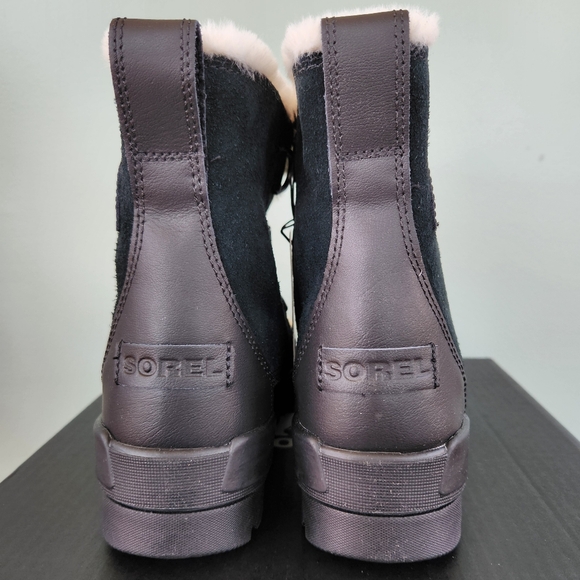SOREL Tivoli IV Waterproof Boots Black with soft faux fur lining. - Picture 6 of 16